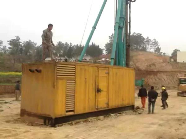 夏河如何判断水冷式机油散热器密封件是否需要更换？